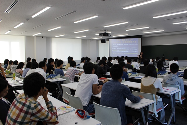 経営情報学科模擬講義のようす