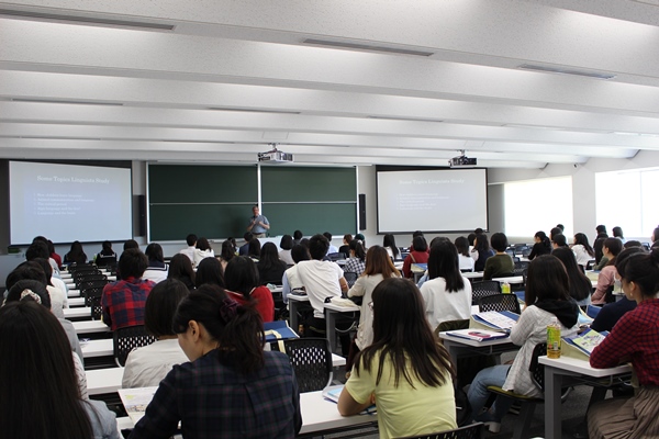 英文学科模擬講義のようす