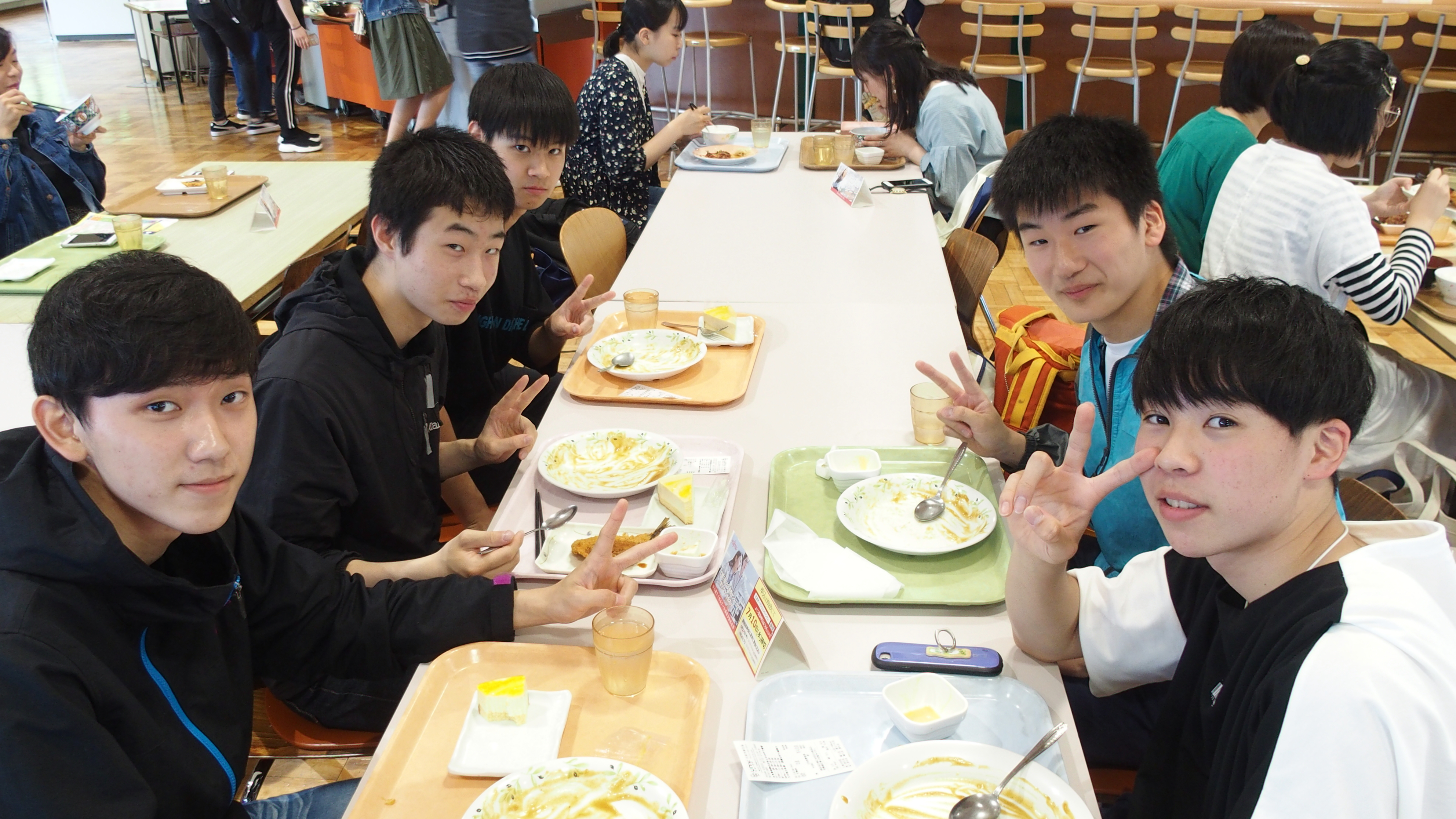 学食でカレーを食べました
